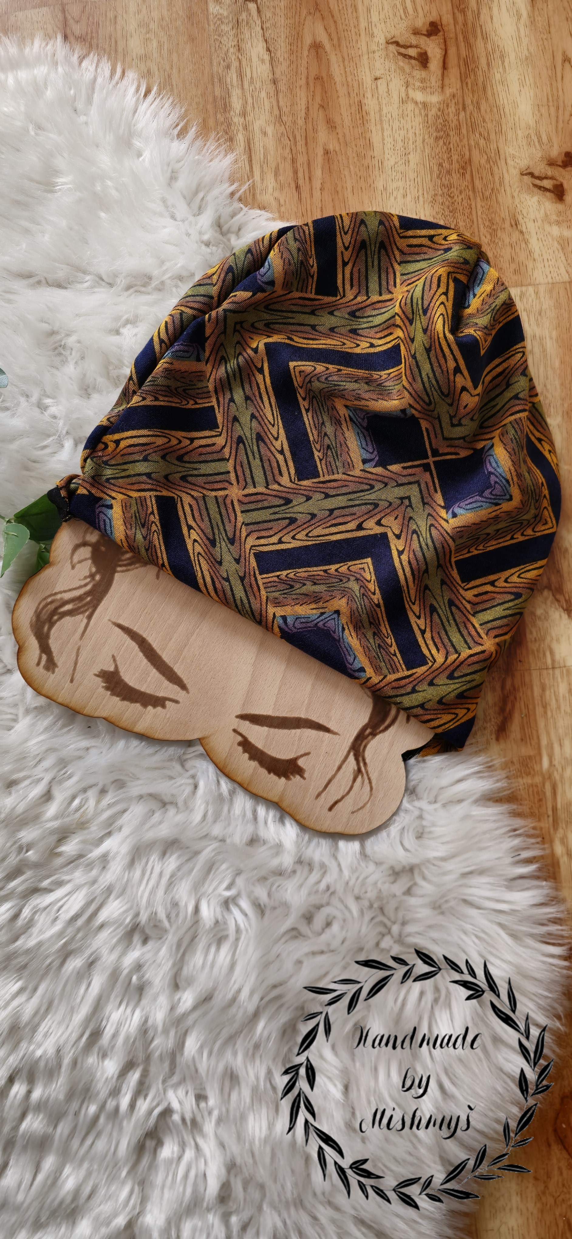 HANDMADE OBOUSTRANNÁ ČEPICE HOMELESS JENNY