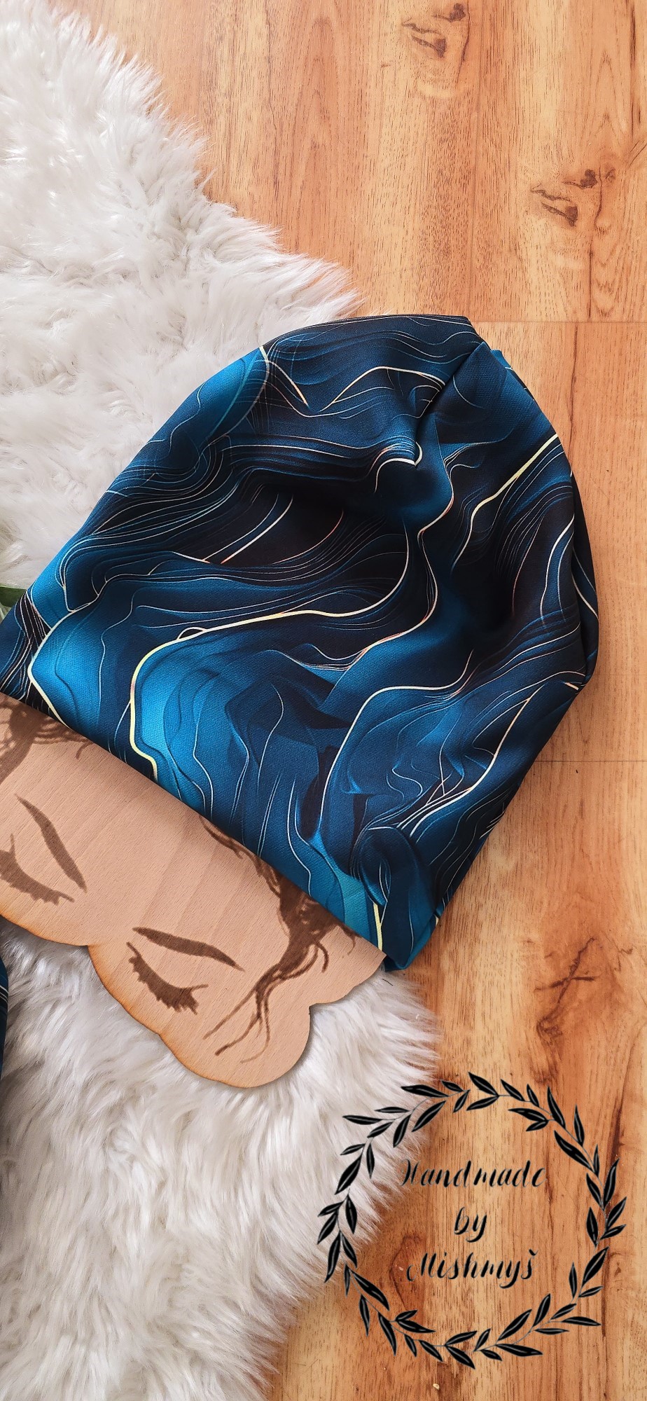 HANDMADE OBOUSTRANNÁ ČEPICE PETROLEJOVÉ VLNY