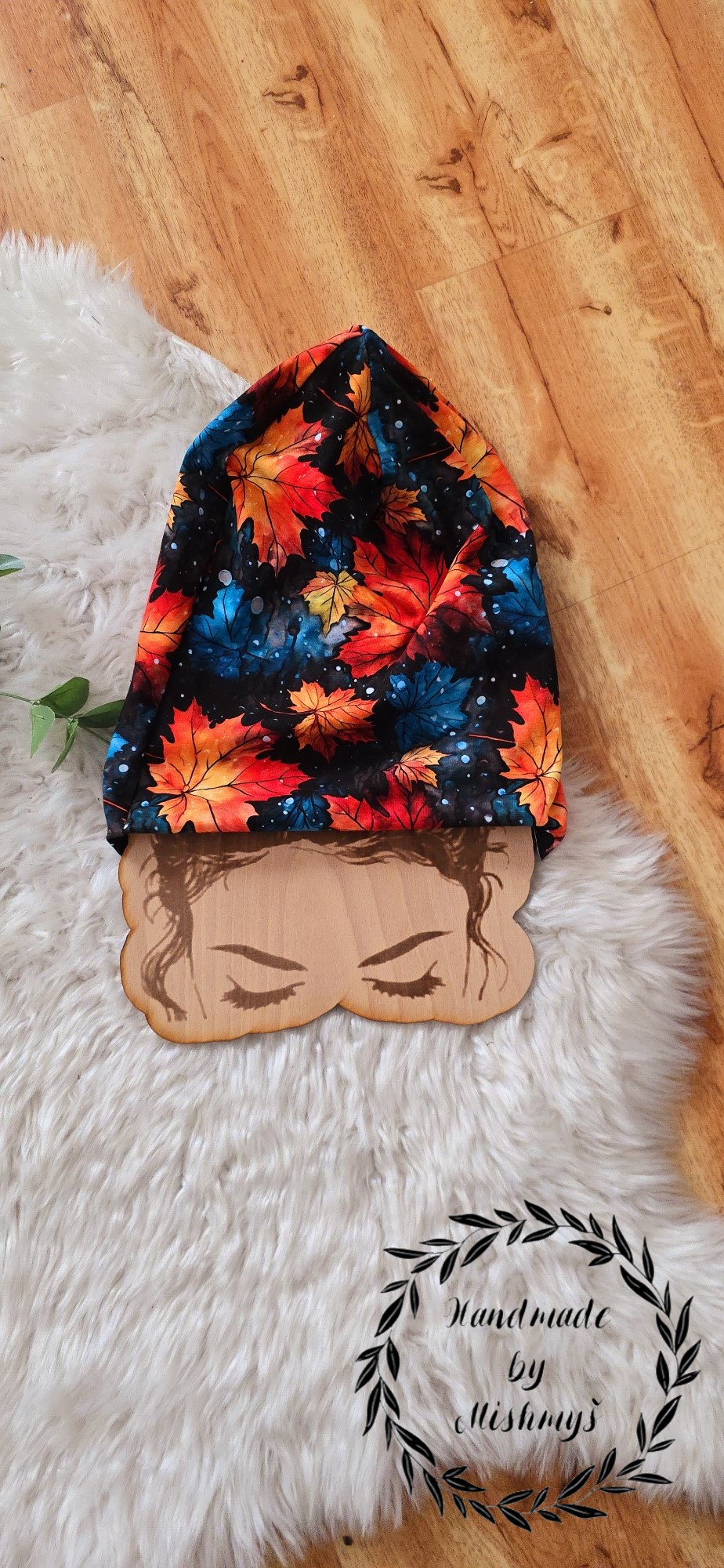 HANDMADE OBOUSTRANNÁ ČEPICE HOMELESS BAREVNÉ LISTY