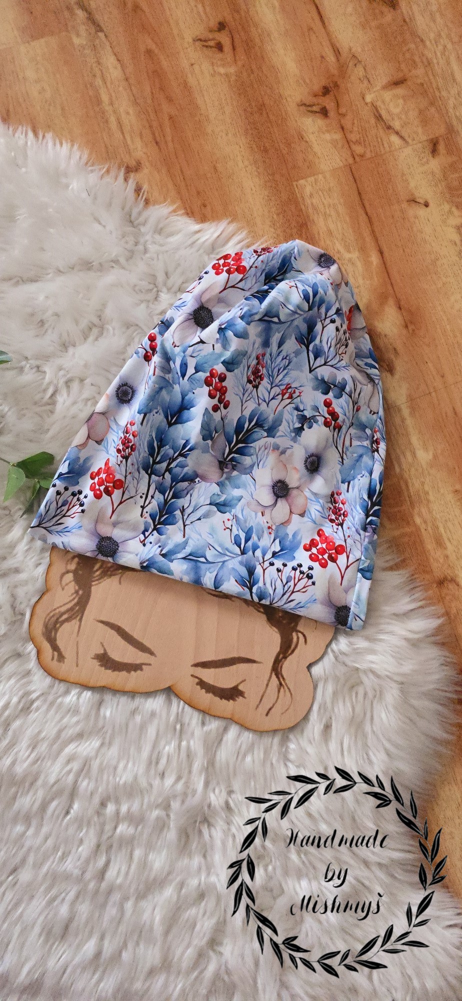 HANDMADE OBOUSTRANNÁ  ČEPICE HOMELESS ZIMNÍ KVĚTY