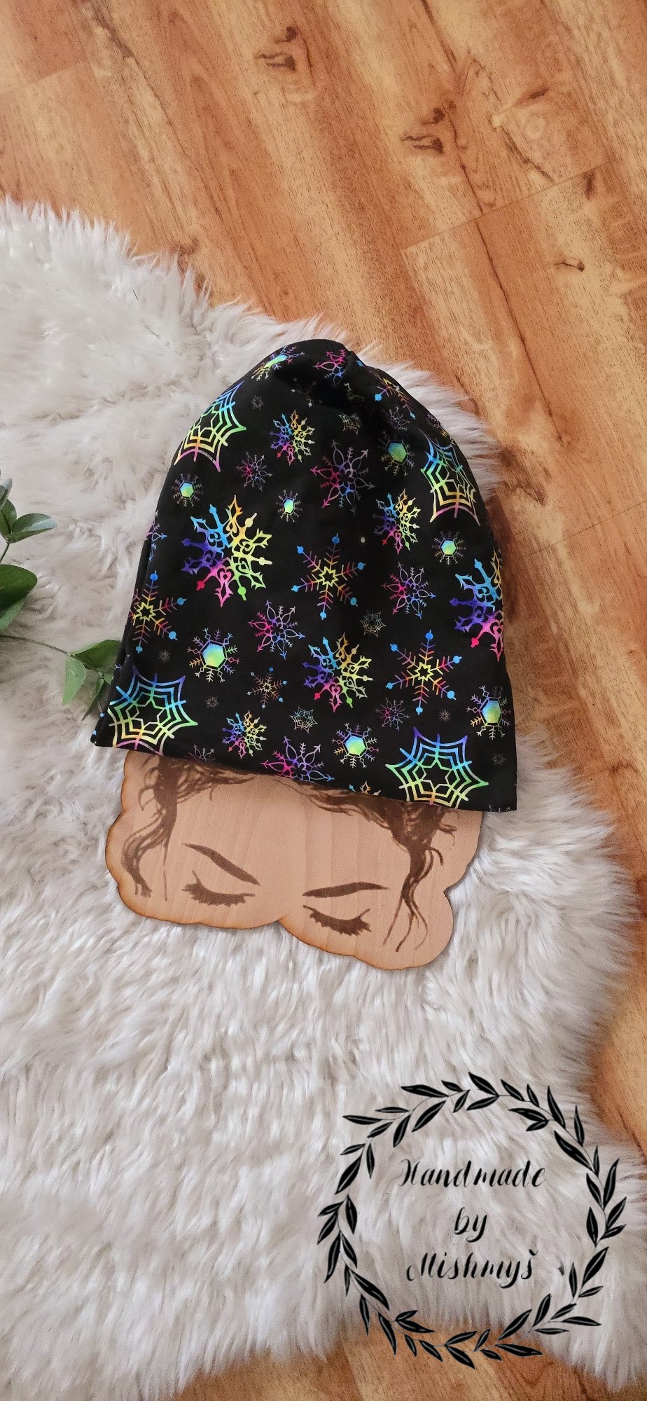 HANDMADE OBOUSTRANNÁ  ČEPICE HOMELESS BAREVNÉ VLOČKY