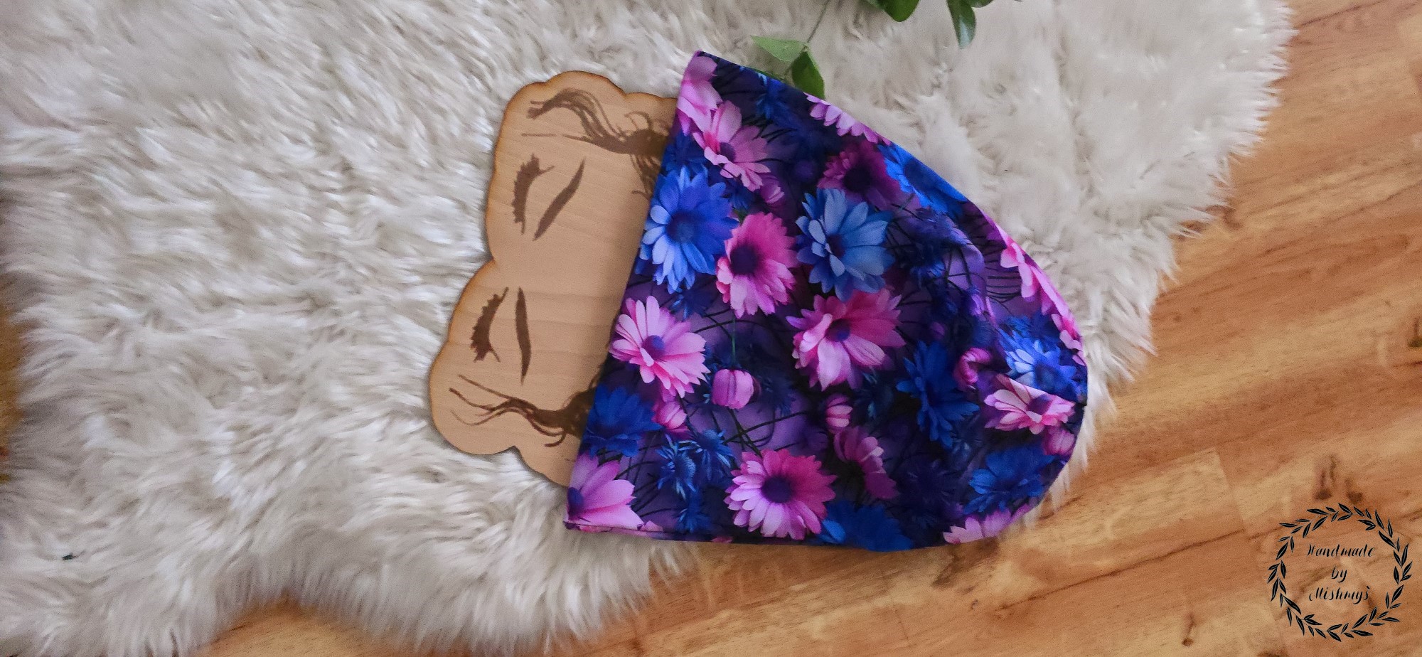 HANDMADE OBOUSTRANNÁ  ČEPICE HOMELESS FIALOVÉ KVĚTY