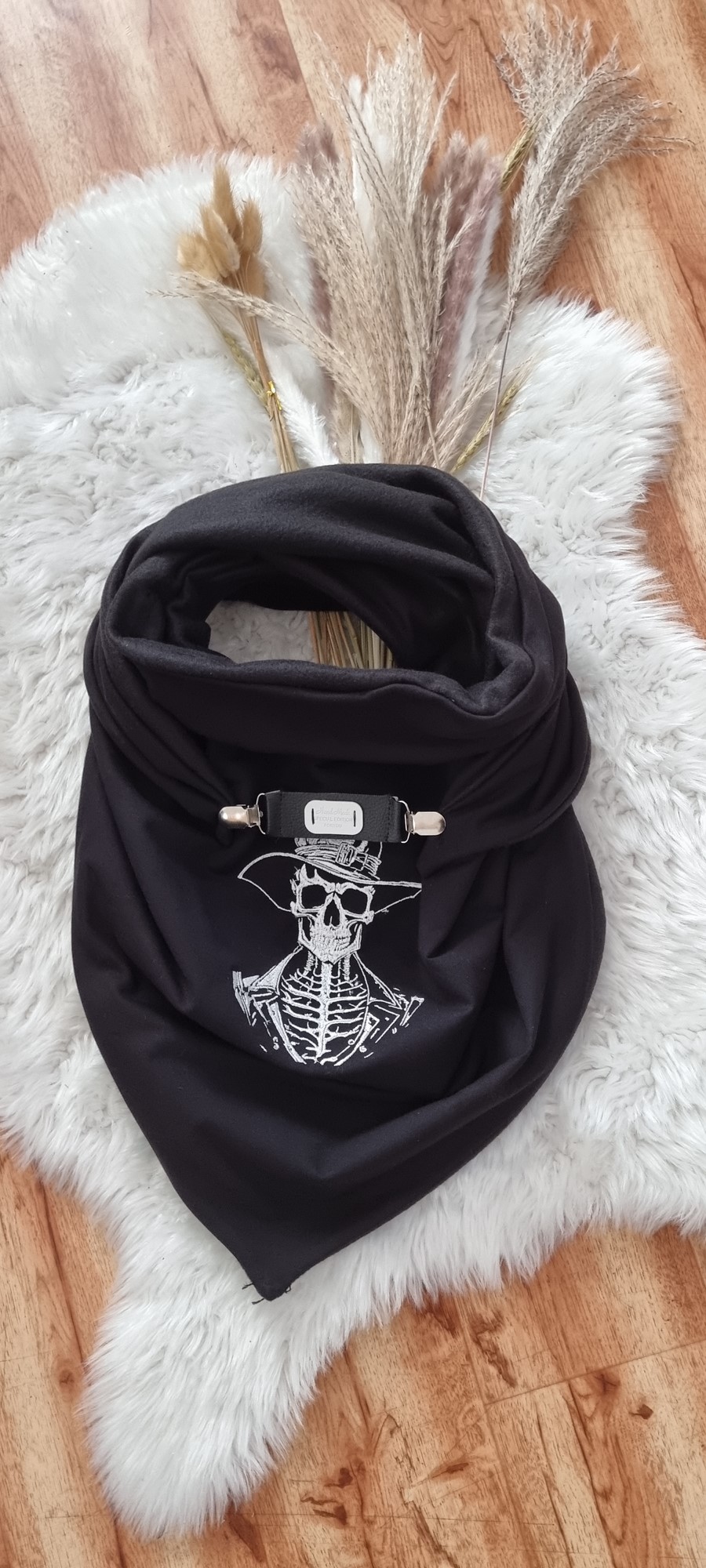 HANDMADE MAXI VYŠÍVANÝ ŠÁTEK SKULL LEBKA