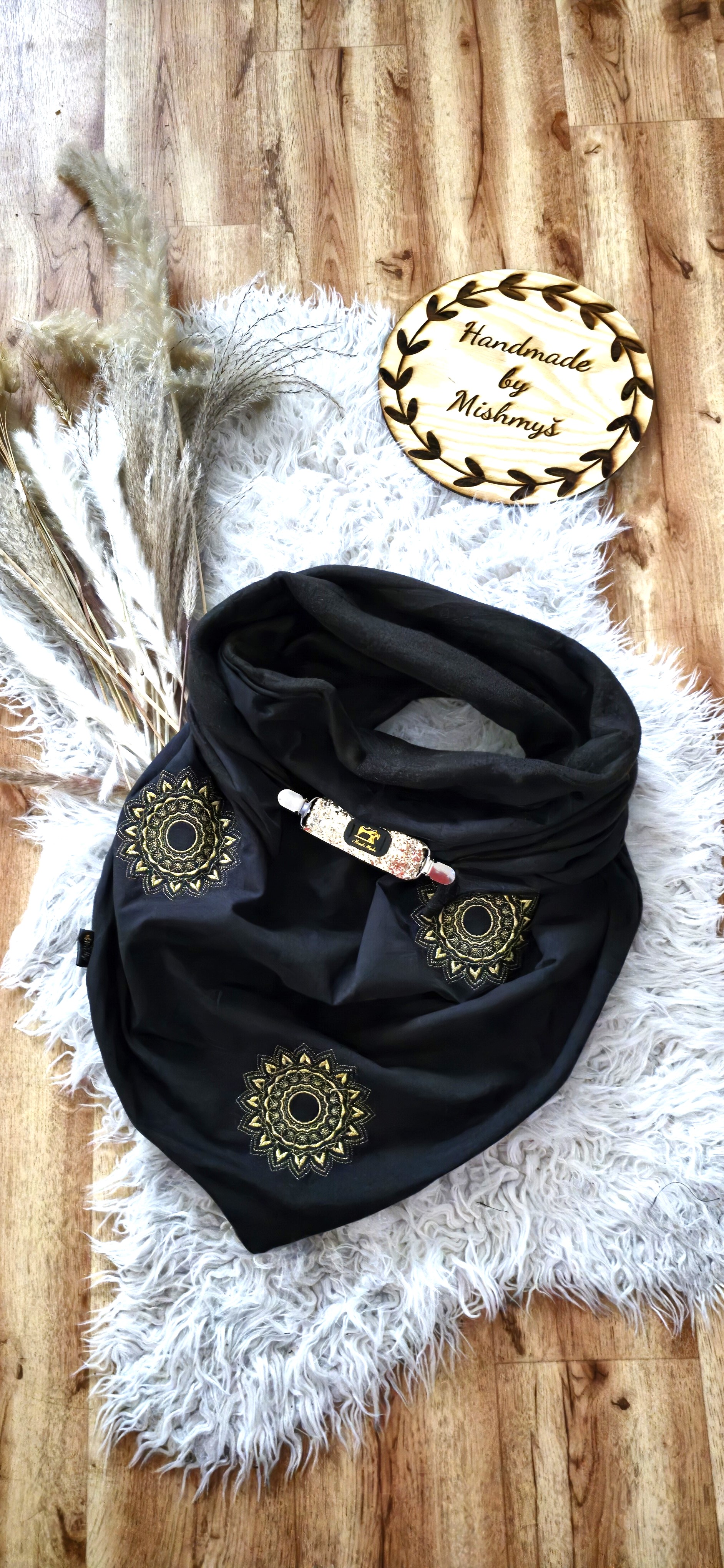 HANDMADE MAXI VYŠÍVANÝ ŠÁTEK ZLATÉ MANDALY