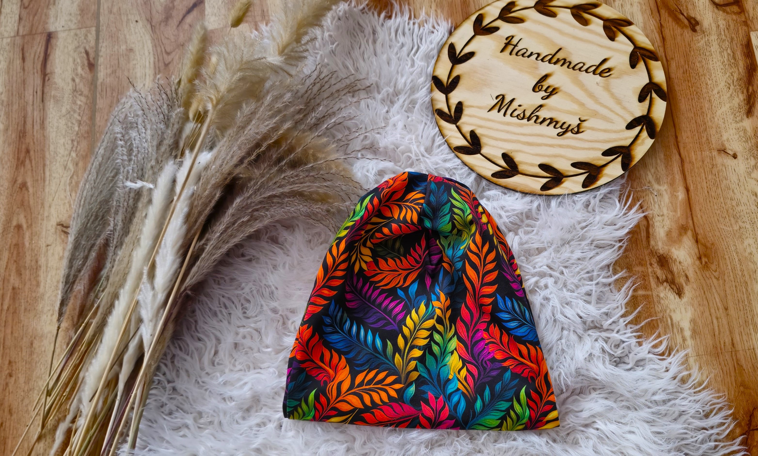 HANDMADE OBOUSTRANNÁ ČEPICE HOMELESS BAREVNÉ LISTY