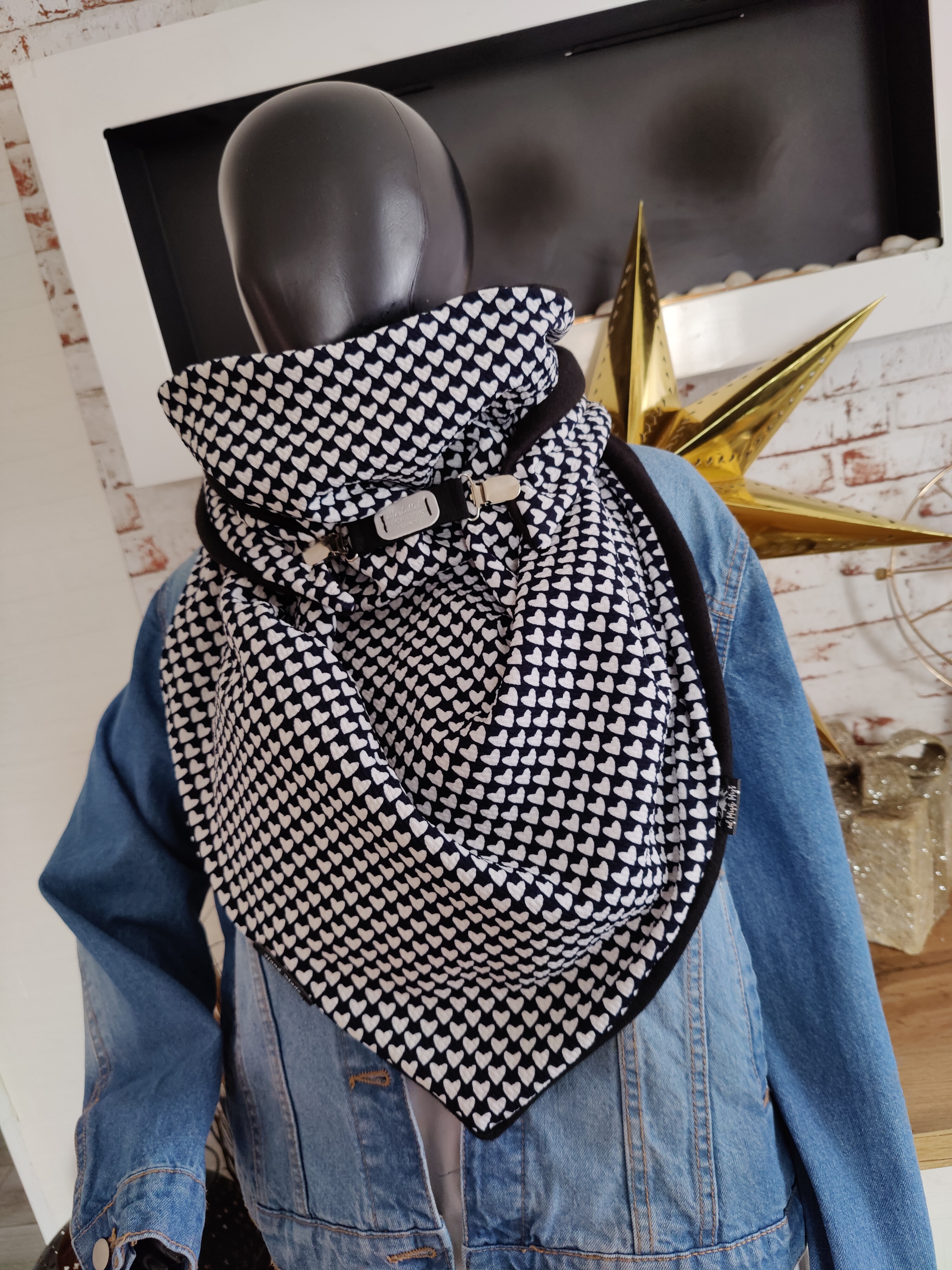 HANDMADE MAXI ŠÁTEK ČERNOBÍLÁ SRDÍČKA