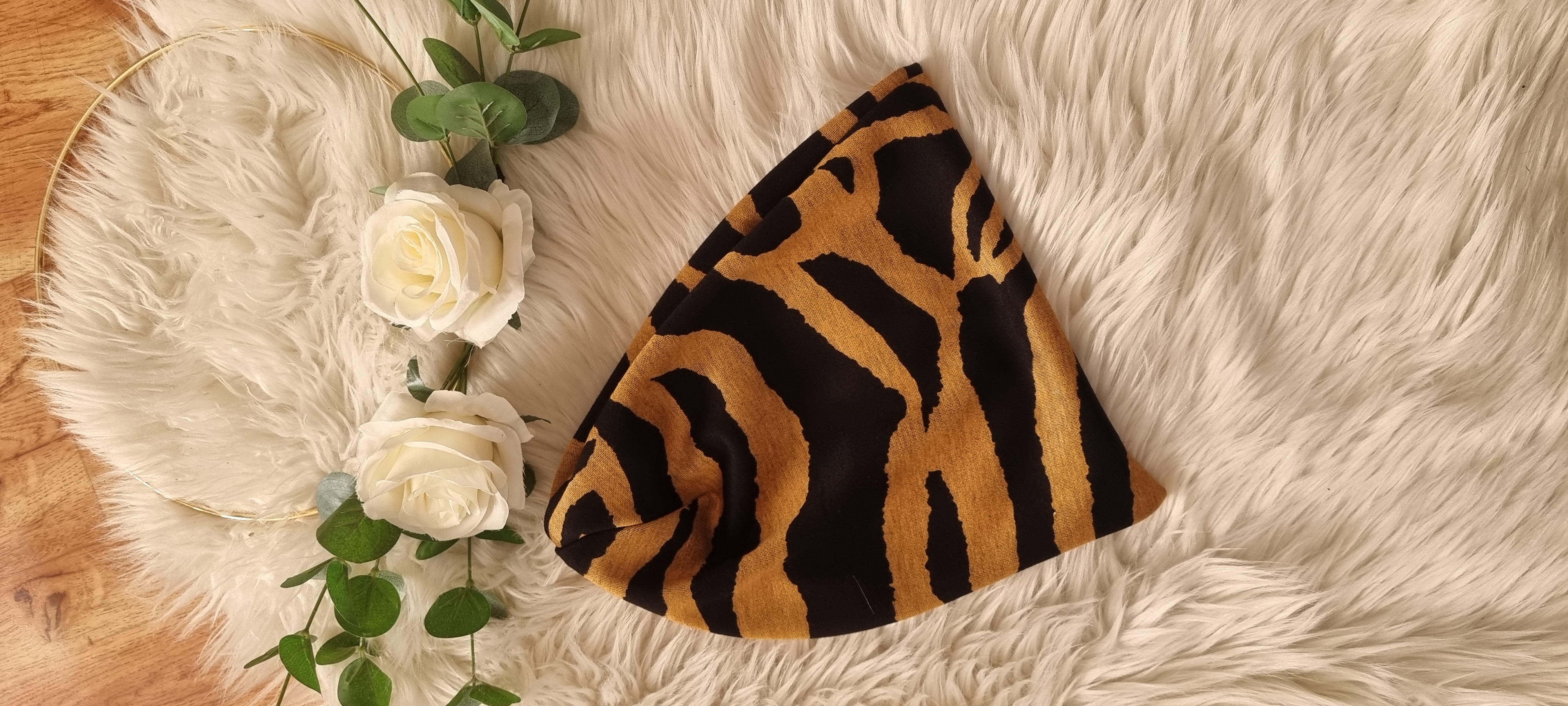 HANDMADE OBOUSTRANNÁ ČEPICE HOMELESS ZVÍŘECÍ VZOR