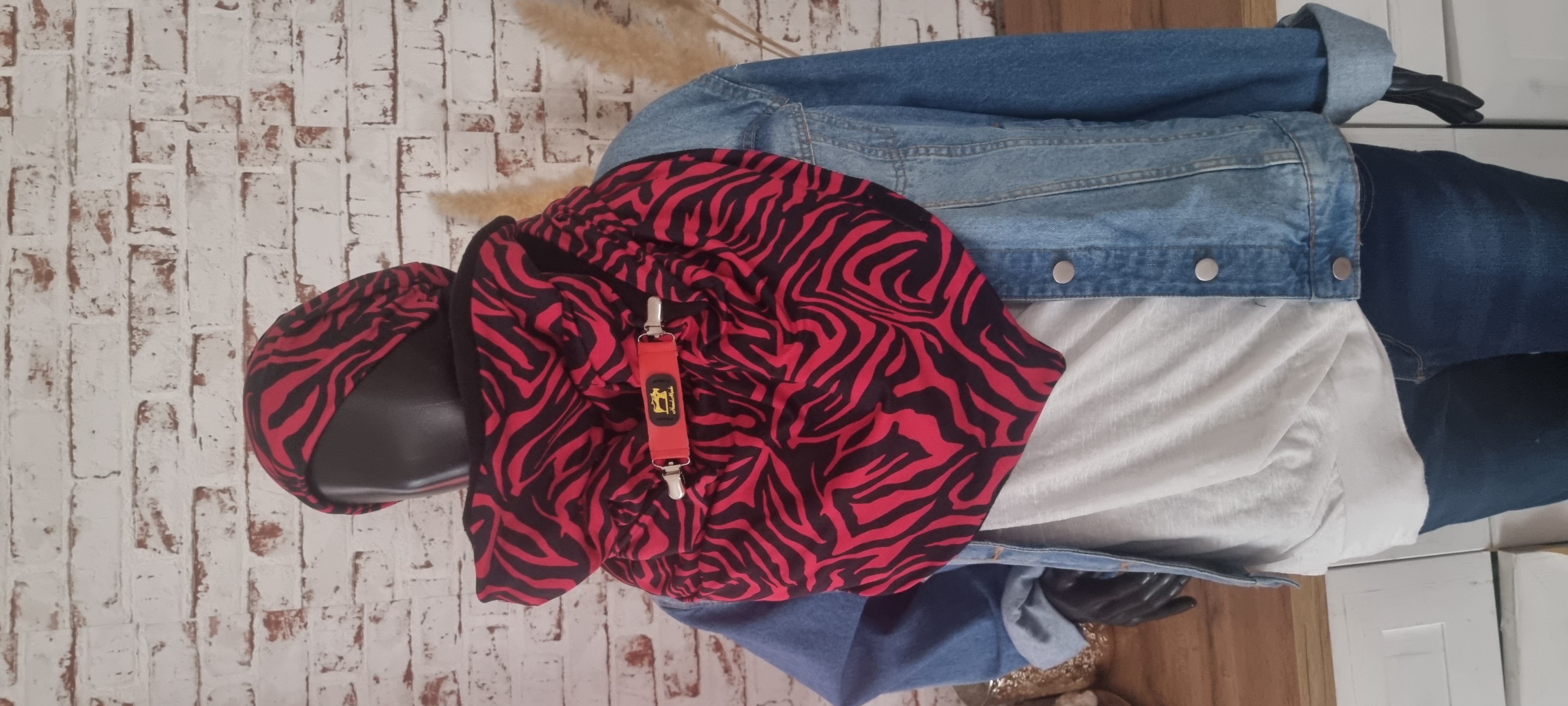 HANDMADE MAXI ČERVENO ČERNÝ ŠÁTEK