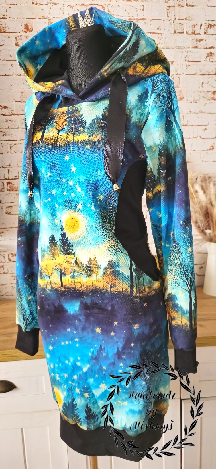DÁMSKÉ HANDMADE MIKINOVÉ ŠATY NOČNÍ KRAJINA VEL.48-50