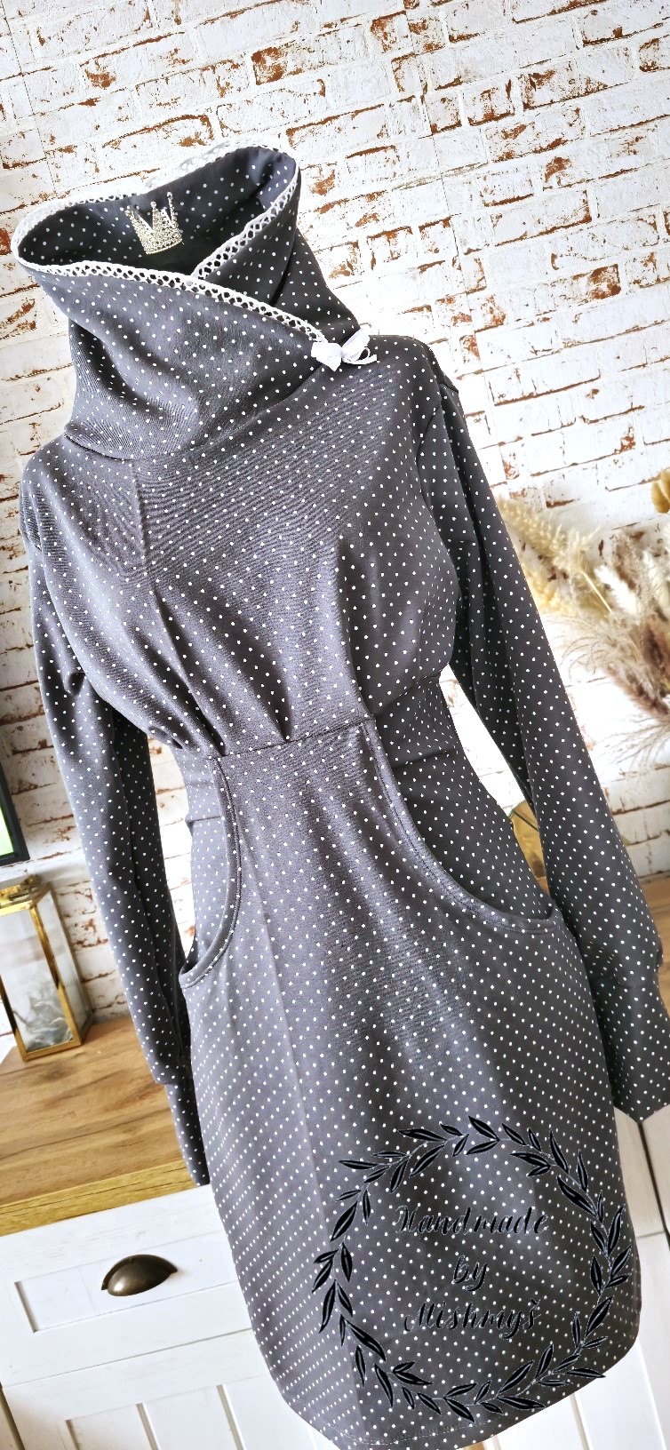 DÁMSKÉ HANDMADE MIKINOVÉ ŠATY PIN UP ŠEDÝ PUNTÍK VEL.36