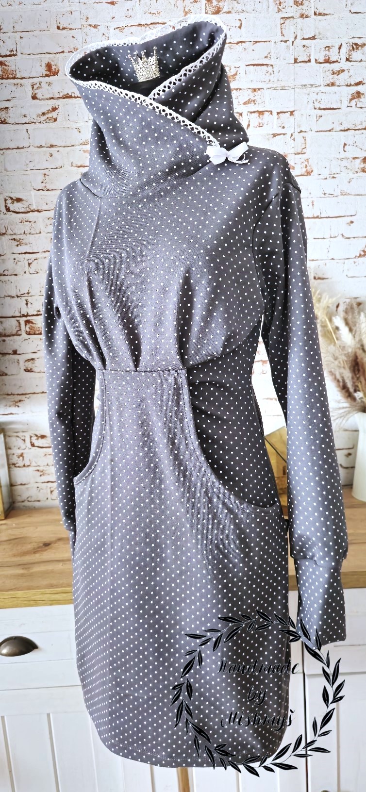 DÁMSKÉ HANDMADE MIKINOVÉ ŠATY PIN UP ŠEDÝ PUNTÍK VEL.36